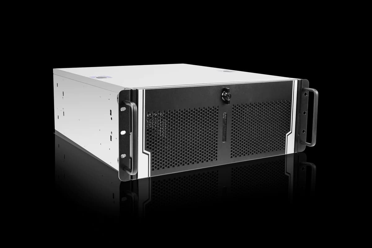 InWin IW-R400N — фото 1