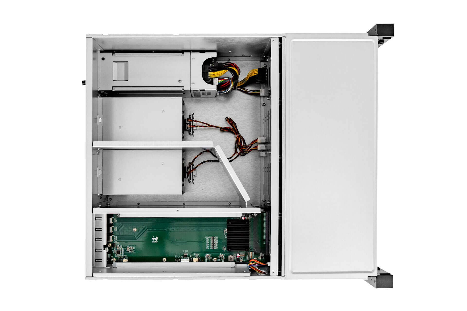 Вид InWin IW-RJ424-07 спереди