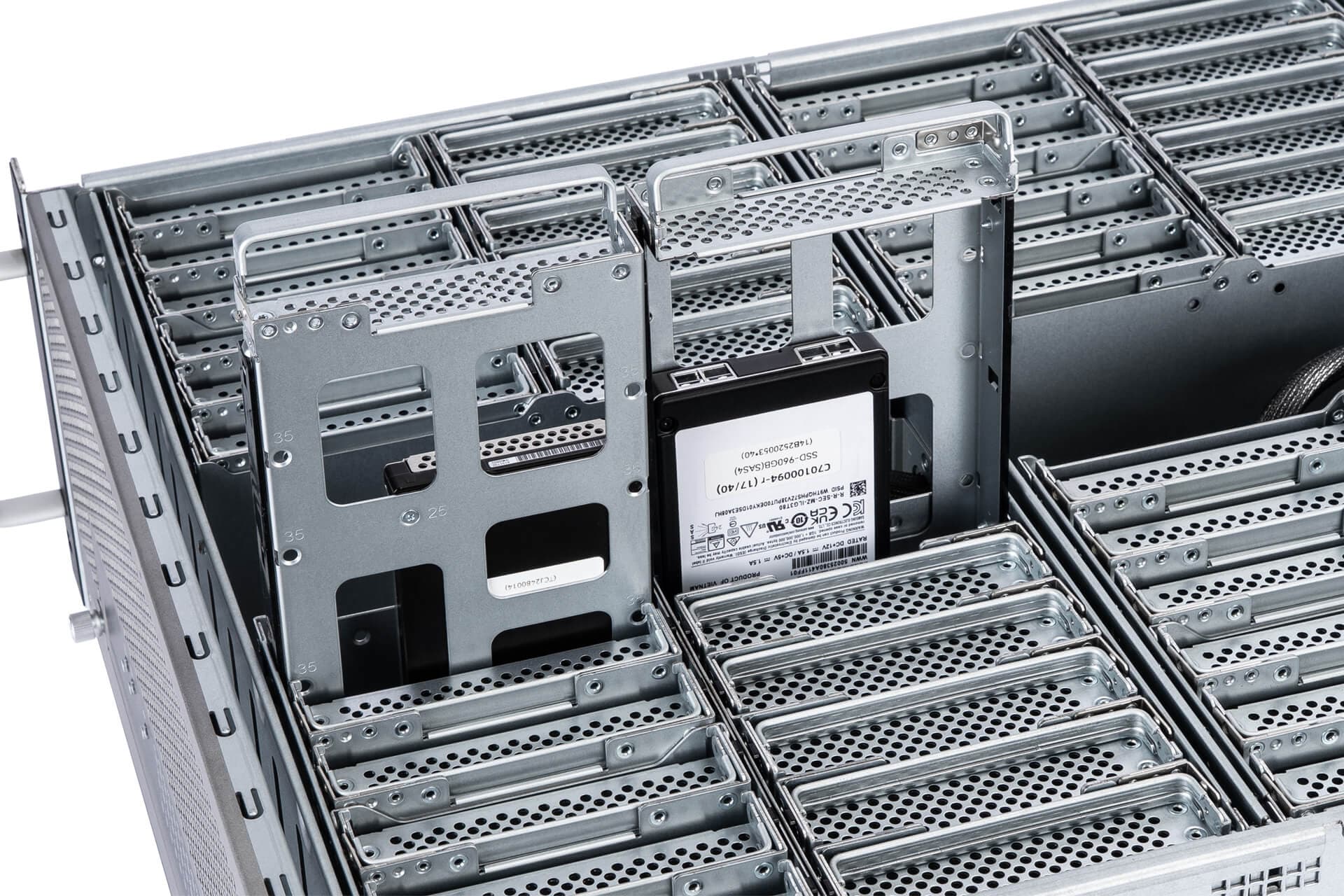 Внутренний вид InWin IW-RJ460-08