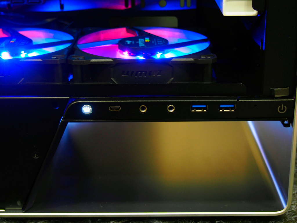 кнопка управления RGB-подсветкой корпуса InWin 905