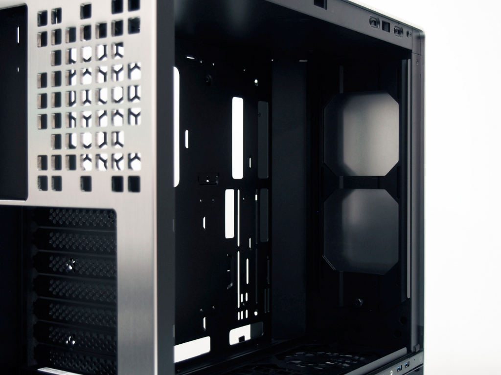 места для установки 120-мм вентиляторов InWin 905
