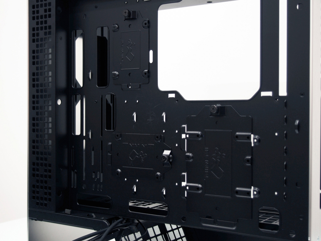 корзины для установки накопителей InWin 905