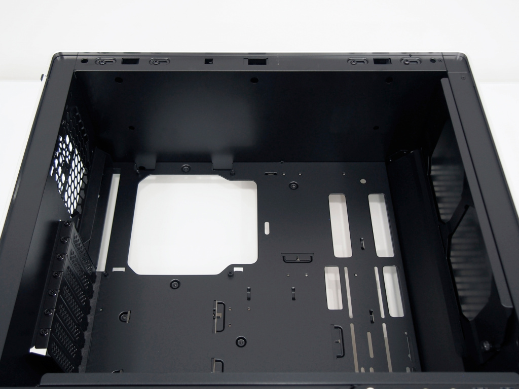 Конструкция InWin 905