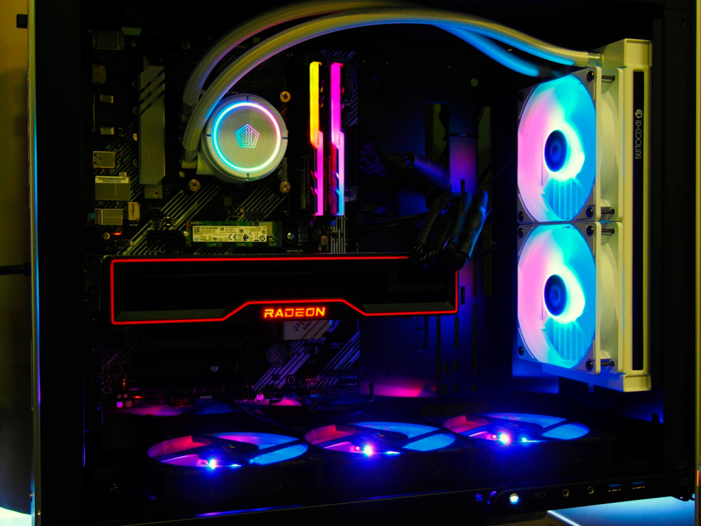 Система жидкостного охлаждения с 240-мм радиатором InWin 905