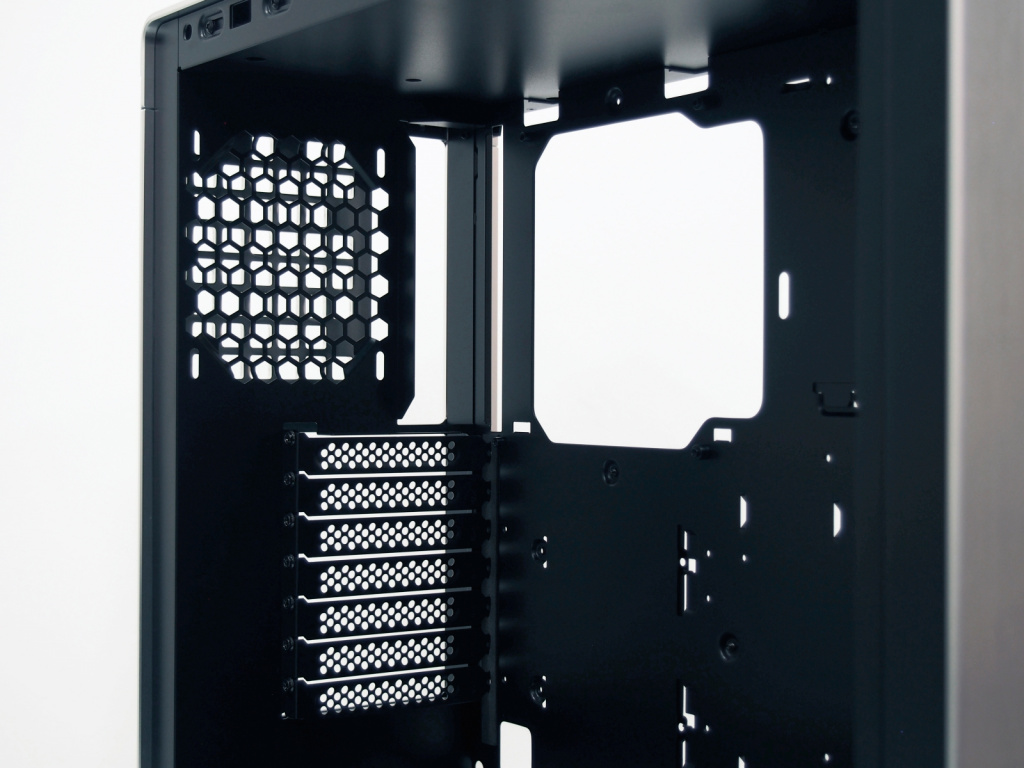 места для установки 120-мм вентиляторов InWin 905
